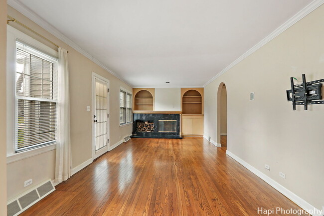 Foto del edificio - 810 Glenshire Rd