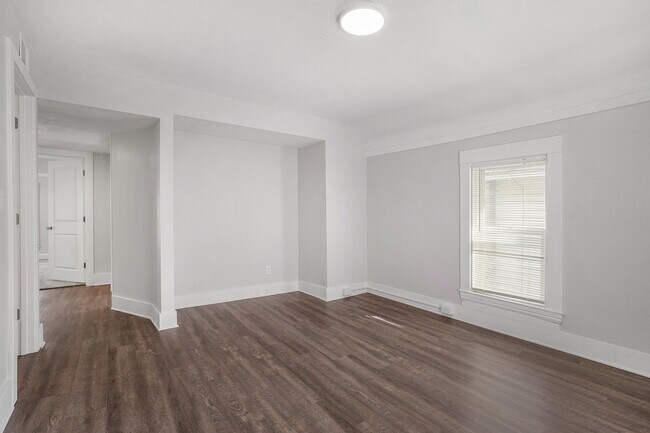 Foto del edificio - 711 Clancy Ave NE