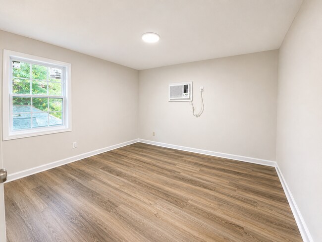Foto del edificio - 2223 Glenn Jackson Rd