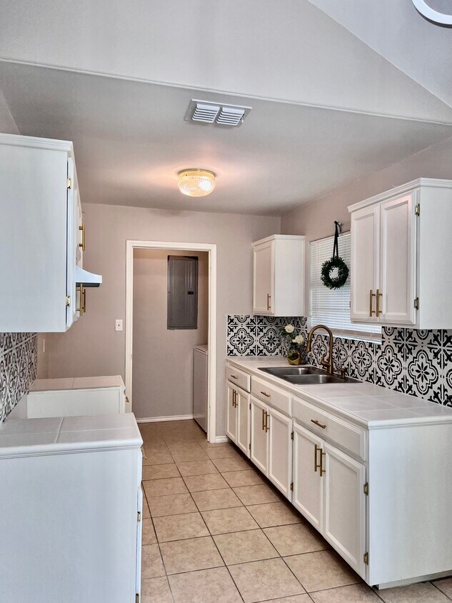 Newly remodeled Kitchen w/Laundryroom - 426 Alma Ave