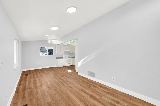 Building Photo - 189 N 300 E