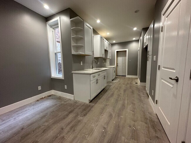 Foto del edificio - PHA VOUCHERS ACCEPTED! Fully Renovated 3-B...