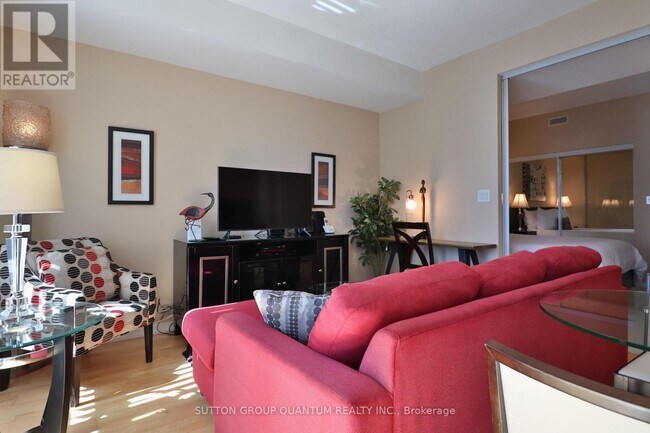 Photo du bâtiment - 65 Bremner Blvd