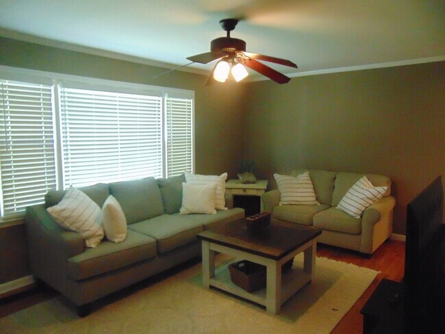 Foto del edificio - FULLY FURNISHED HOMENear Colleges, Medical, Shopping and Dining