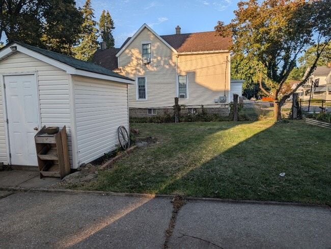 Building Photo - 2225 Poplar St
