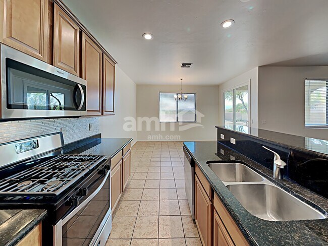 Foto del edificio - 14376 N Bannerstone Ct