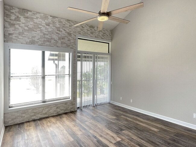 Foto del edificio - 415 Laurel Cove Way