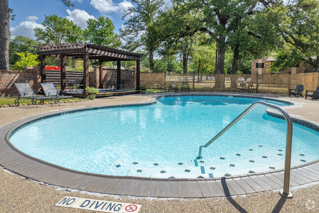 Building Photo - Great Oaks Apartments