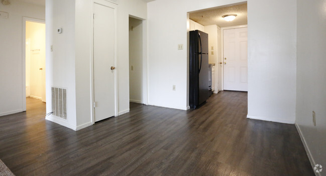 2BR/1BA -825SF - Scarlet Oak