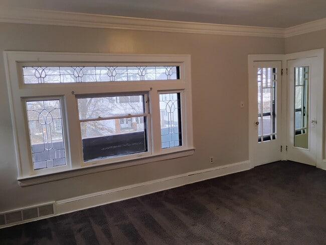 Building Photo - 1673 Victoria Ave