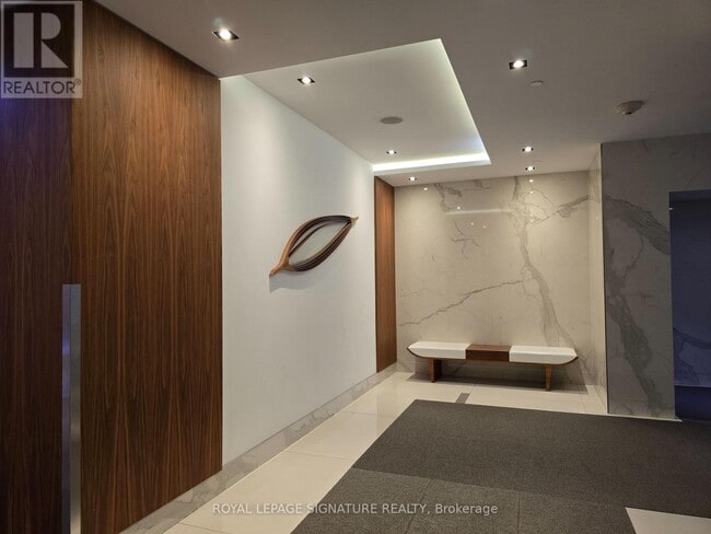 Building Photo - 275 Village Green Square