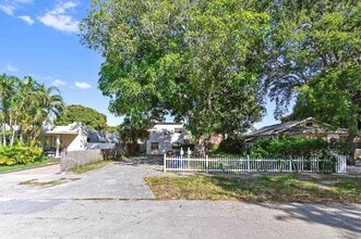 Building Photo - 515 Putnam Rd