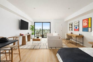 Studio - 1112 Locust