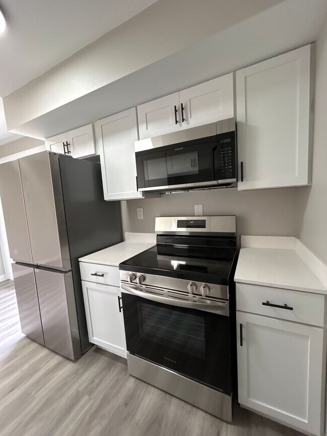 Foto del edificio - 2-Bedroom, 1-Bathroom Condo in South Bend – $1,464/Month (Lawn Care & Snow Removal Included!)
