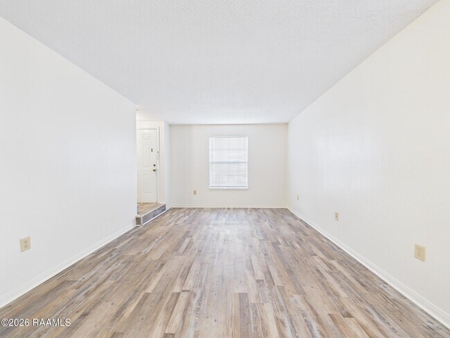 Foto del edificio - 114 Country Ln