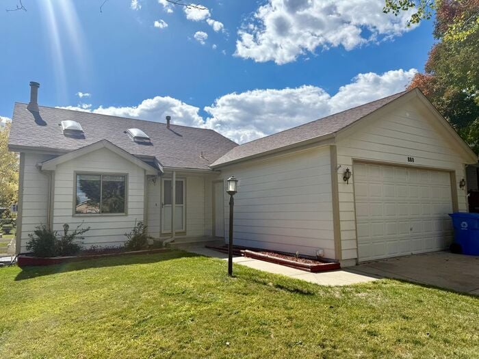 Primary Photo - 3 Bedroom 2 Bath Tri Level Home with 2 Car...