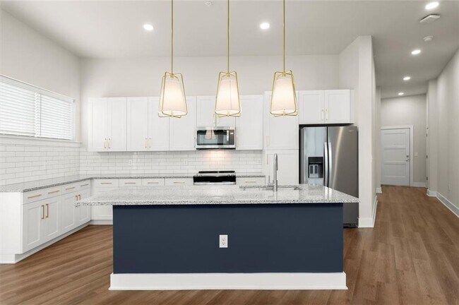 Foto del edificio - 2648 Sandy Plains Rd