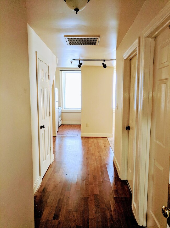 Foto del edificio - 1731 E Main St