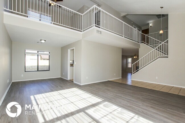 Building Photo - 6520 W Paradise Ln