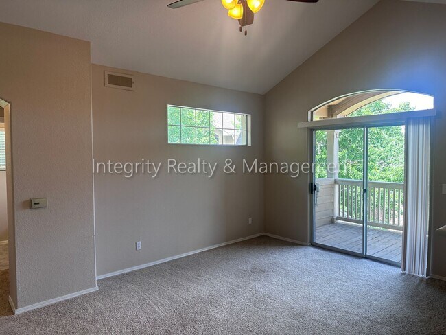 Building Photo - 1 Bed/1 Bath, 705 Sqft - 1641 W Canal Cir ...