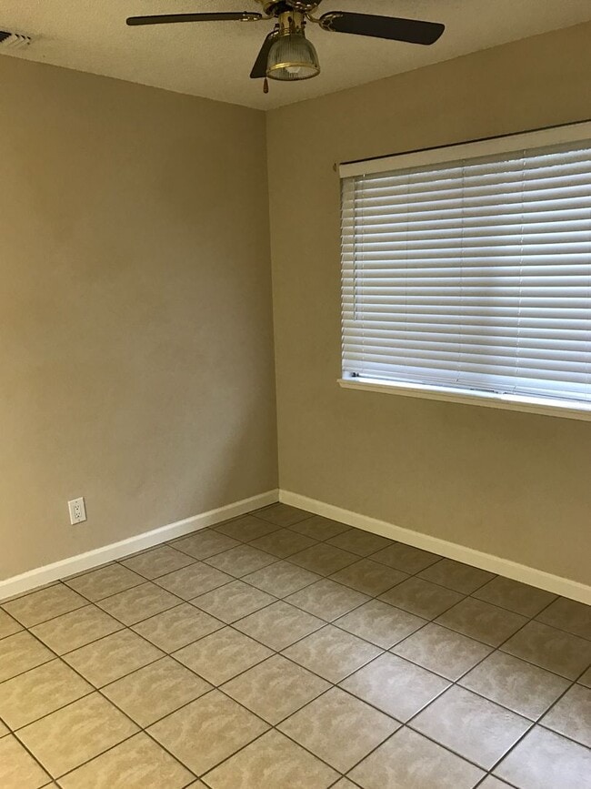 Building Photo - 3 bed/2 ba house - E Marysville