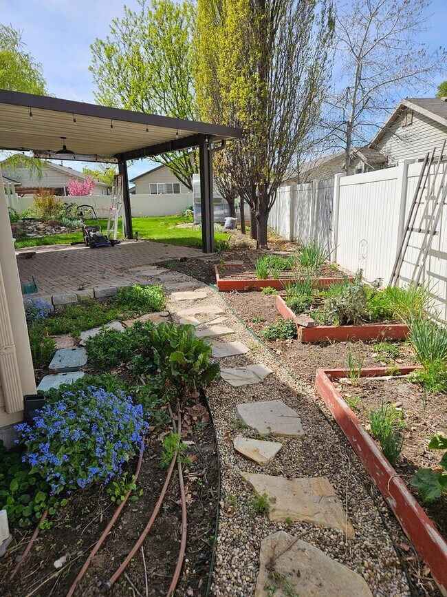 Foto del edificio - 3 Bedroom, North Salt Lake Gem with RV Parking, Workshop & Spacious Backyard Retreat