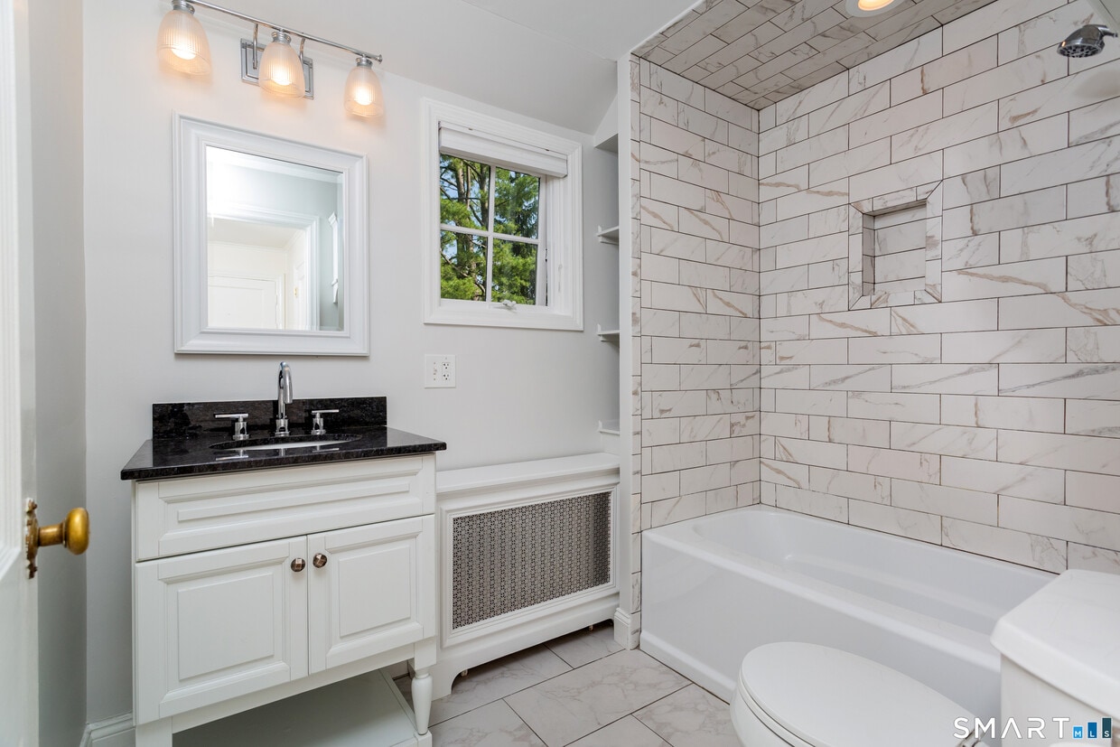 Building Photo - 437 Hulls Farm Rd