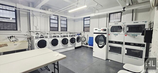 Foto del edificio - WEST 68 STREET