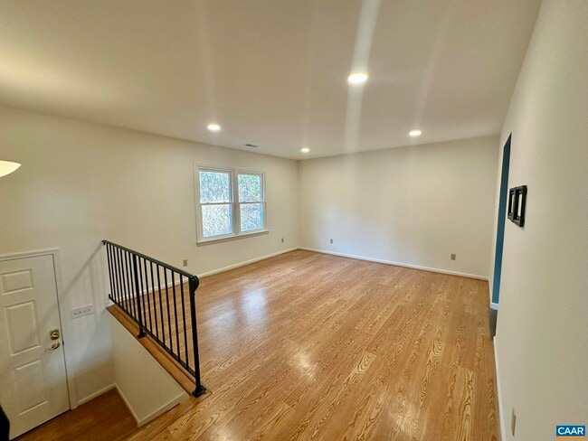 Building Photo - 3501 Glenaire Dr