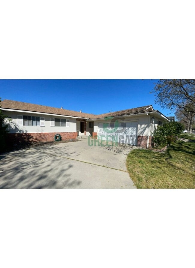 Building Photo - 925 Charleston Ave