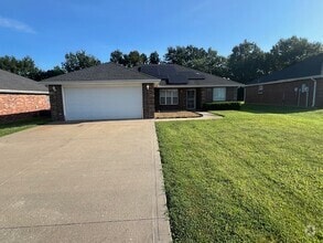 Building Photo - 1725 Sunset Dr
