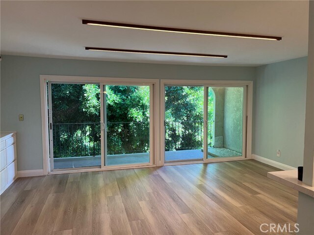 Foto del edificio - 4045 E 3rd St