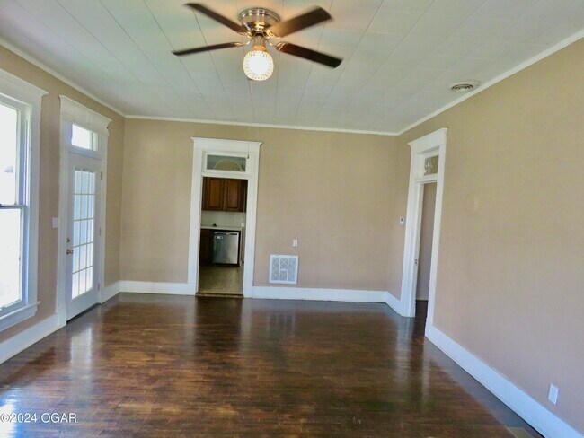 Foto del edificio - 317 W Adams Ct