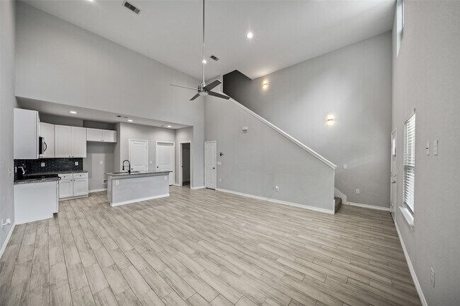 Foto del edificio - 4006 Frontier Rd