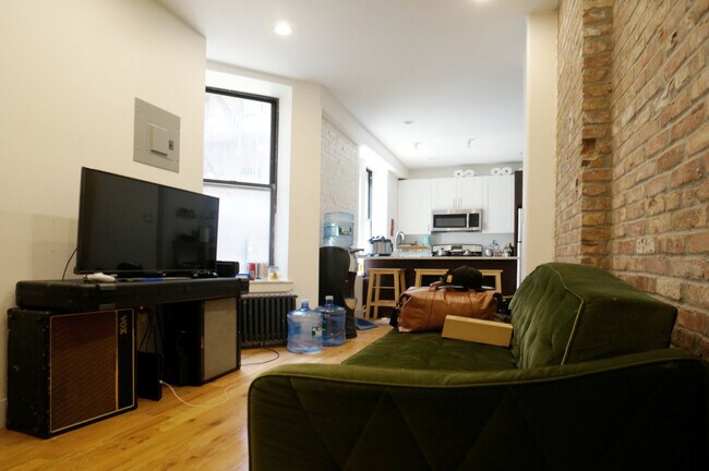 Foto del edificio - 374 S 5th St