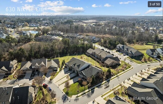 Foto del edificio - 630 Nikyle Cir