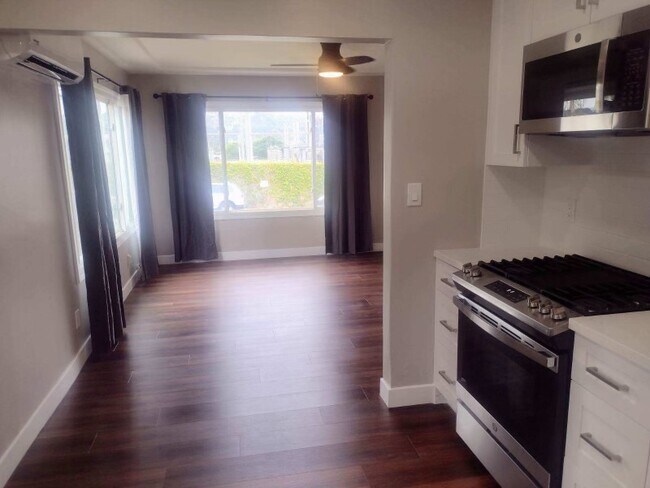 Foto del edificio - 5556 Riley St