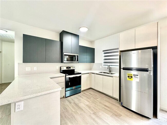 Foto del edificio - 1600 N 24th St