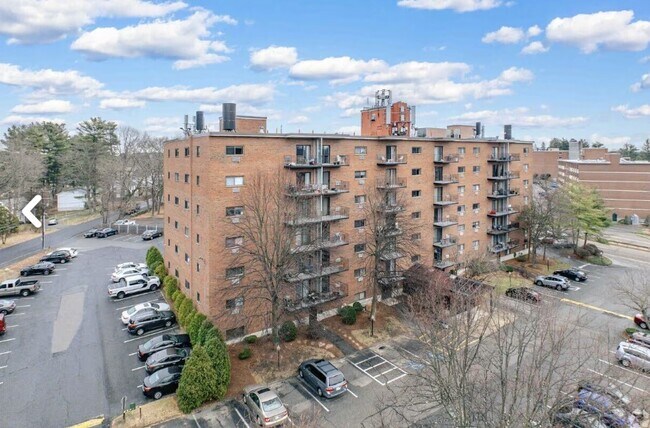 Foto del edificio - 1321 Worcester Rd