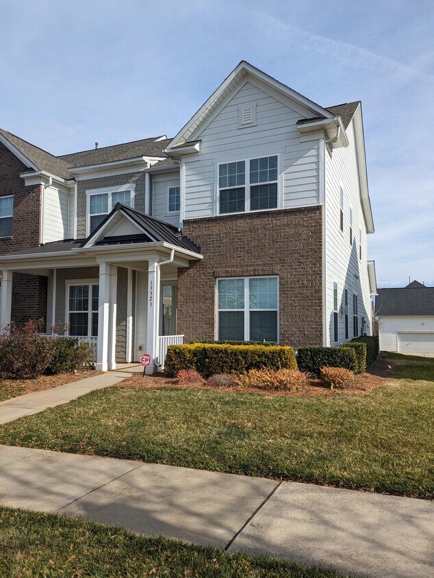 13323 Jacks Ln, Pineville, NC 28134 Townhome Rentals in Pineville NC