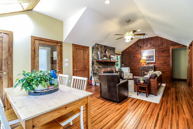 Foto del edificio - 5 Birch Ln