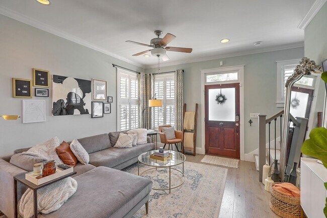 Foto del edificio - RARE Gem -- Downtown CHS Home!