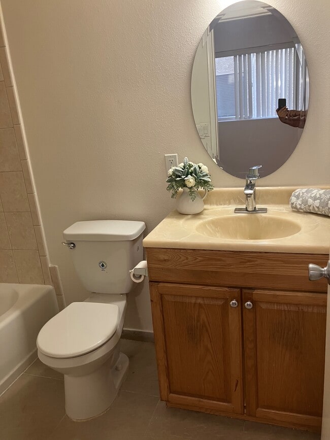 Building Photo - 1952 Selby Ave