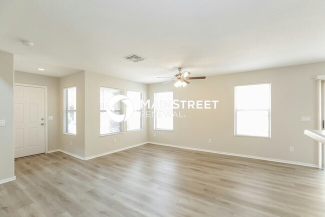 Foto del edificio - 5836 E Hoover Ave
