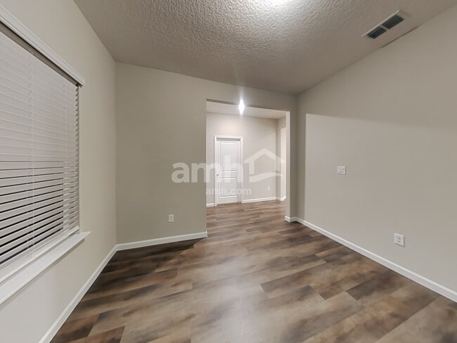 Foto del edificio - 120 Hemlock Point