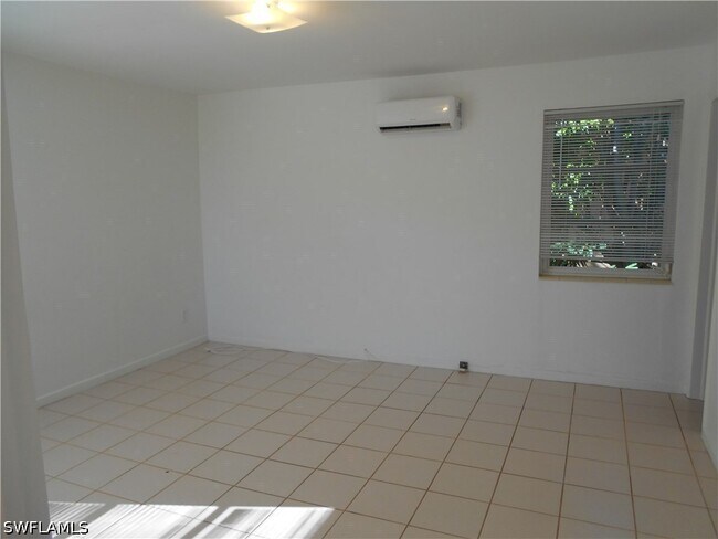 Building Photo - 375 4th Ave N