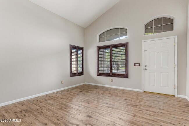 Foto del edificio - 2500 S Sunnyvale Ave