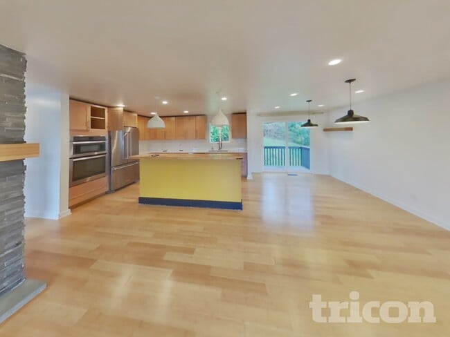 Building Photo - 2990 Pickering Pl NE