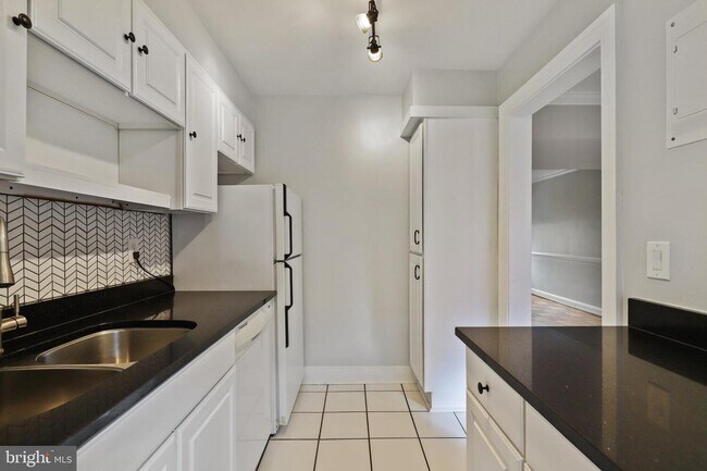 Kitchen - 6622 Boulevard Vw