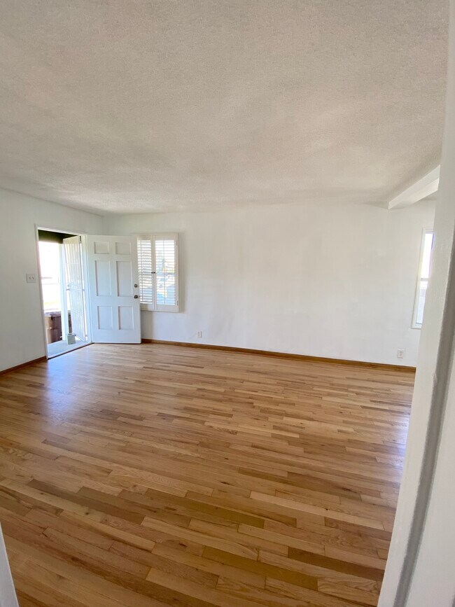 Building Photo - 4952 W 120th St